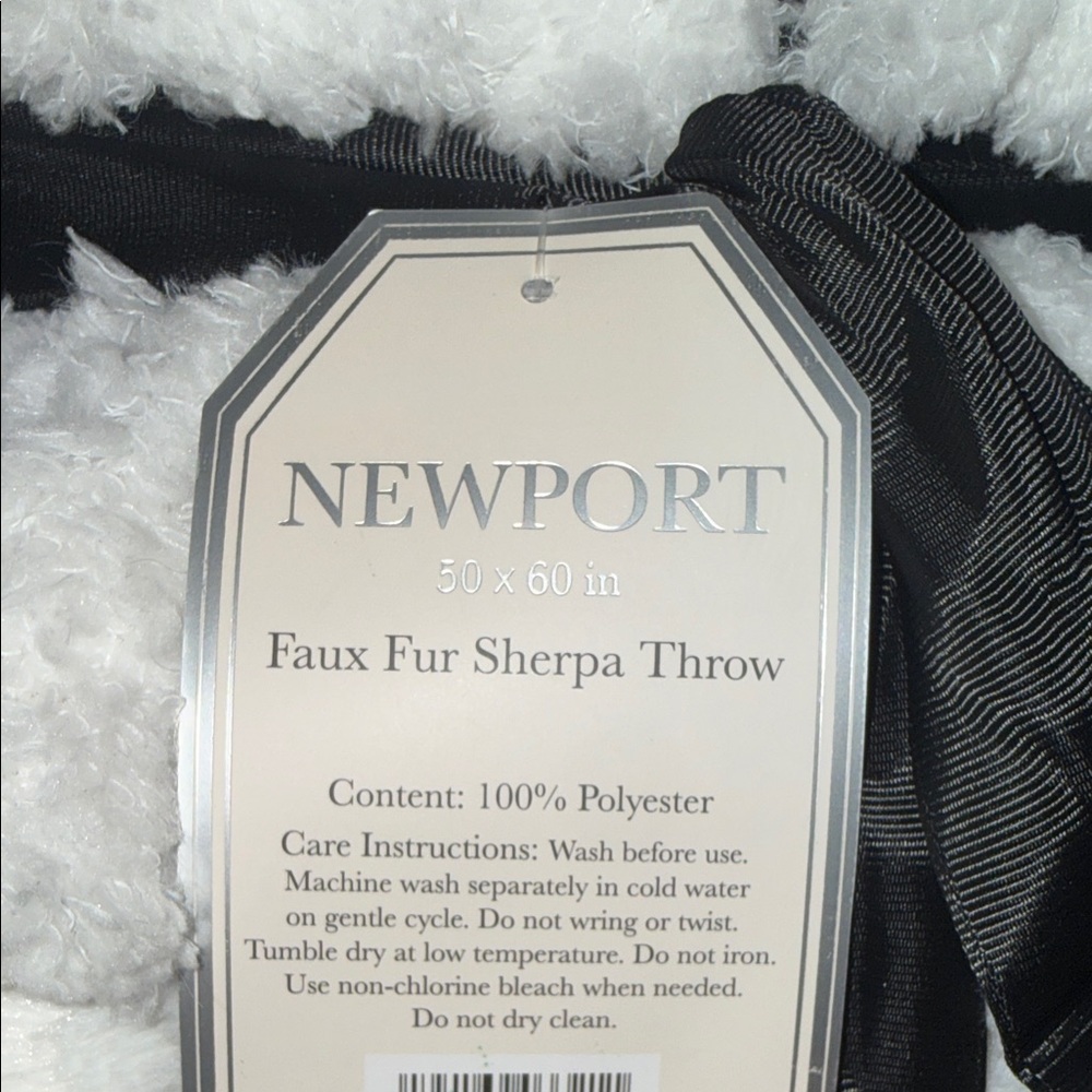 Newport Cream Faux Fur Sherpa Throw Size 50x60 inch! NWT - Picture 7 of 7